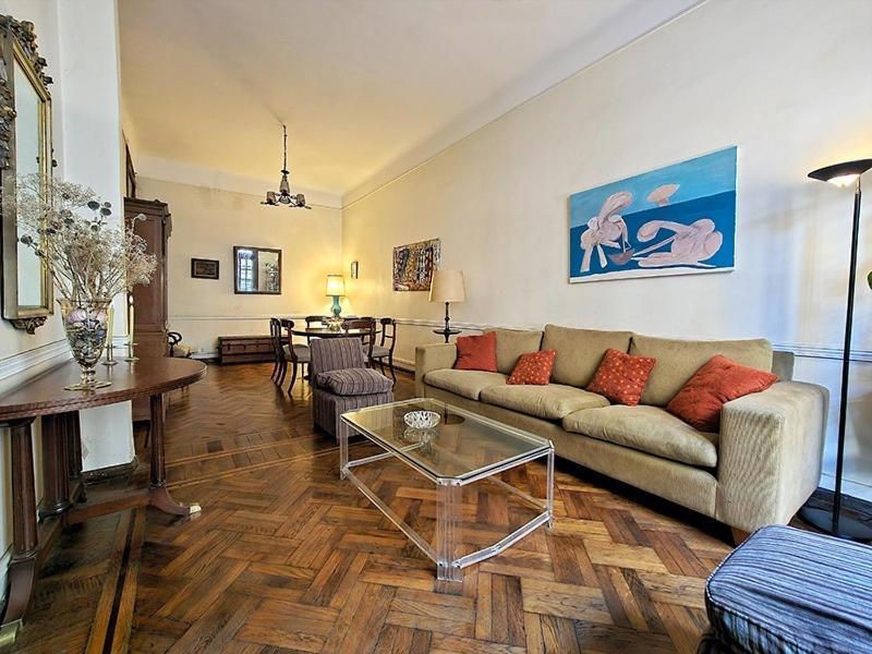 Apartment Comodo Centro: Convenient Near Gastronomy Hubs *
